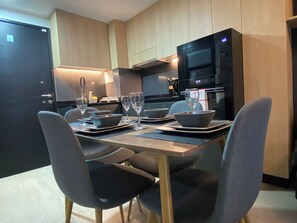 Dining - Coastal apartment, steps from the beach. Heated swimming pool, jacuzzi and patio (Puerto Varas)