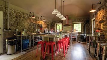 Luxury House, River View | Private kitchen | Fridge, microwave, oven, stovetop