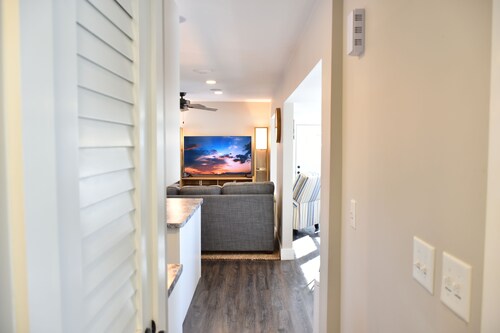 Charming 1-bedroom cottage in fabulous Galena with AC, WiFi Aiken 1083 LLC