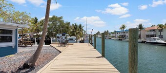 Charming 2-bedroom house in beautiful Marathon with Swim Spa, Dock, Pets Welcome