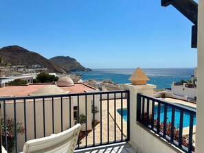 Property grounds - Fabulous ocean view and pool 80m from the beach in San Jose (pet friendly) (San José)