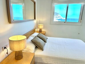 2 bedrooms, iron/ironing board, WiFi, bed sheets - Fabulous ocean view and pool 80m from the beach in San Jose (pet friendly) (San José)