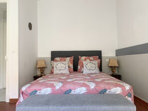 1 chambre, fer et planche à repasser, accès au Wi-Fi (inclus)