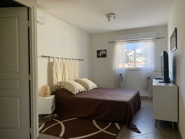 2 quartos, Wi-Fi de cortesia, roupa de cama
