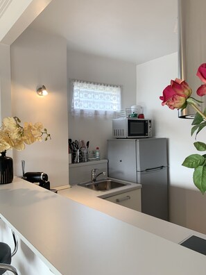 Refrigerador, microondas, horno y lavavajillas 