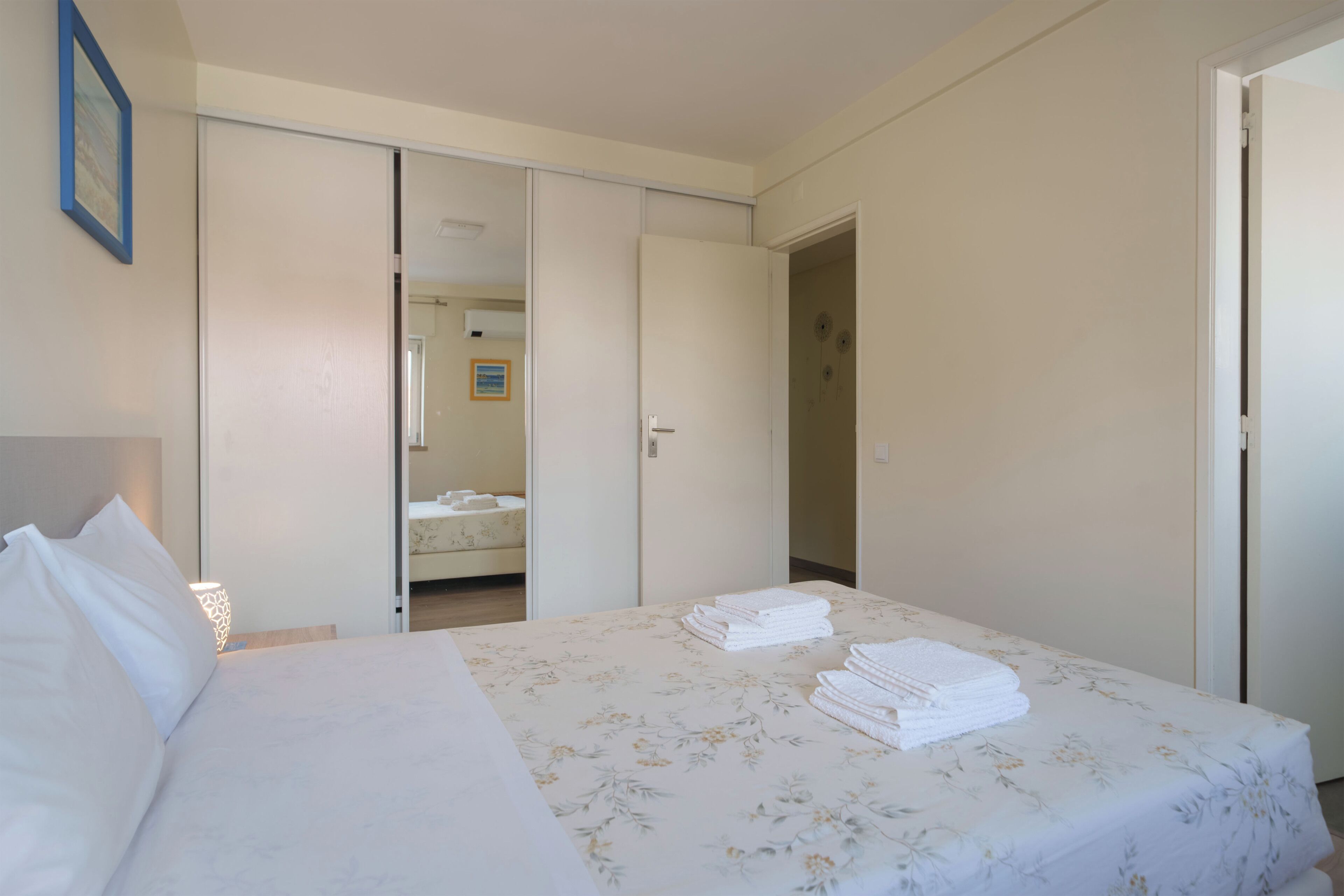 2 habitaciones, tabla de planchar con plancha, wifi y ropa de cama 