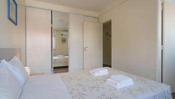 2 habitaciones, tabla de planchar con plancha, wifi y ropa de cama