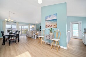 Interior - Sounds Good! (Surf City)