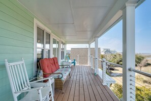 Terrace/patio - Sounds Good! (Surf City)