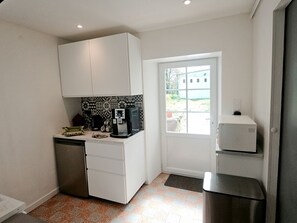 Frigorífic, microones, forn i placa de cuina