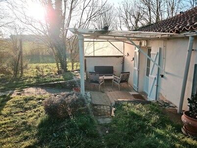 Furnished 2-room house in the countryside. Free parking