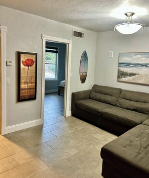 Smart TV - Walk to the beach: Historic Gem near Downtown LWB (Lake Worth Beach)