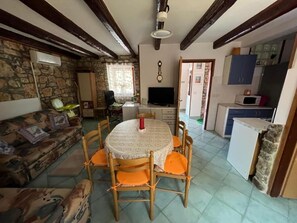 Apartment, 3 Bedrooms, Private Pool, Pool View | Living room