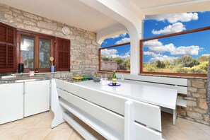 Apartment, 3 Bedrooms, Private Pool, Pool View | Interior