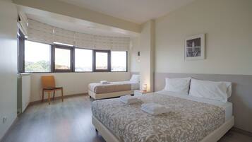 3 habitaciones, tabla de planchar con plancha, wifi y ropa de cama