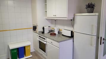 Micro-ondes, four, plaque de cuisson, lave-vaisselle