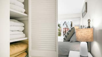 1 bedroom, iron/ironing board, travel cot, WiFi