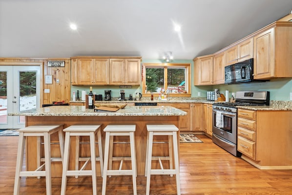 Réfrigérateur, micro-ondes, four, lave-vaisselle