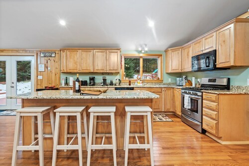 Cozy 3-bedroom cabin in charming Haverhill with Hot Tub, Play Area & Fire Pit