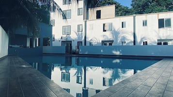 Kolam renang outdoor