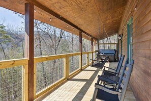 Property grounds - Secluded Pigeon Forge Cabin w/ Hot Tub, Fire Pit & Pool Access! (Sevierville)