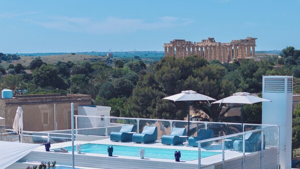 Seasonal outdoor pool, open 10:00 AM to 10:00 PM, pool umbrellas