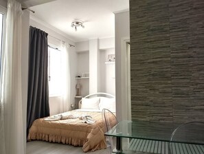 1 bedroom, iron/ironing board, WiFi, bed sheets