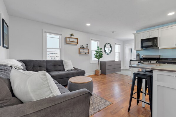 Smart TV, books - Cozy condo in charming Marshfield few minute walk to the beach! (Marshfield)