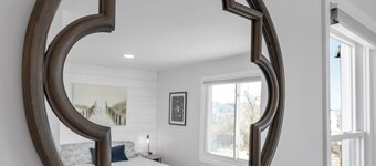 Cozy condo in charming Marshfield few minute walk to the beach!