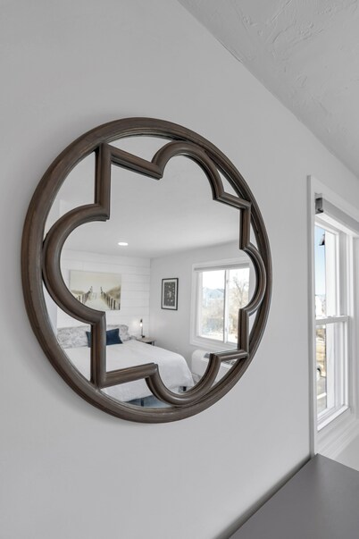 Cozy condo in charming Marshfield few minute walk to the beach!