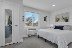 1 bedroom, desk, free WiFi, bed sheets