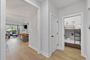 4 bedrooms, iron/ironing board, WiFi, bed sheets