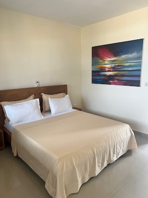 Premium bedding, memory-foam beds, individually decorated - Hôtel Lounge Madiana Plage (Abidjan)