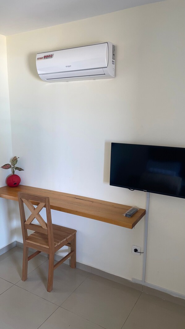 Deluxe Double Room, Ocean View, Beachside | Peralatan tempat tidur premium, busa memori, dihias secara berasingan