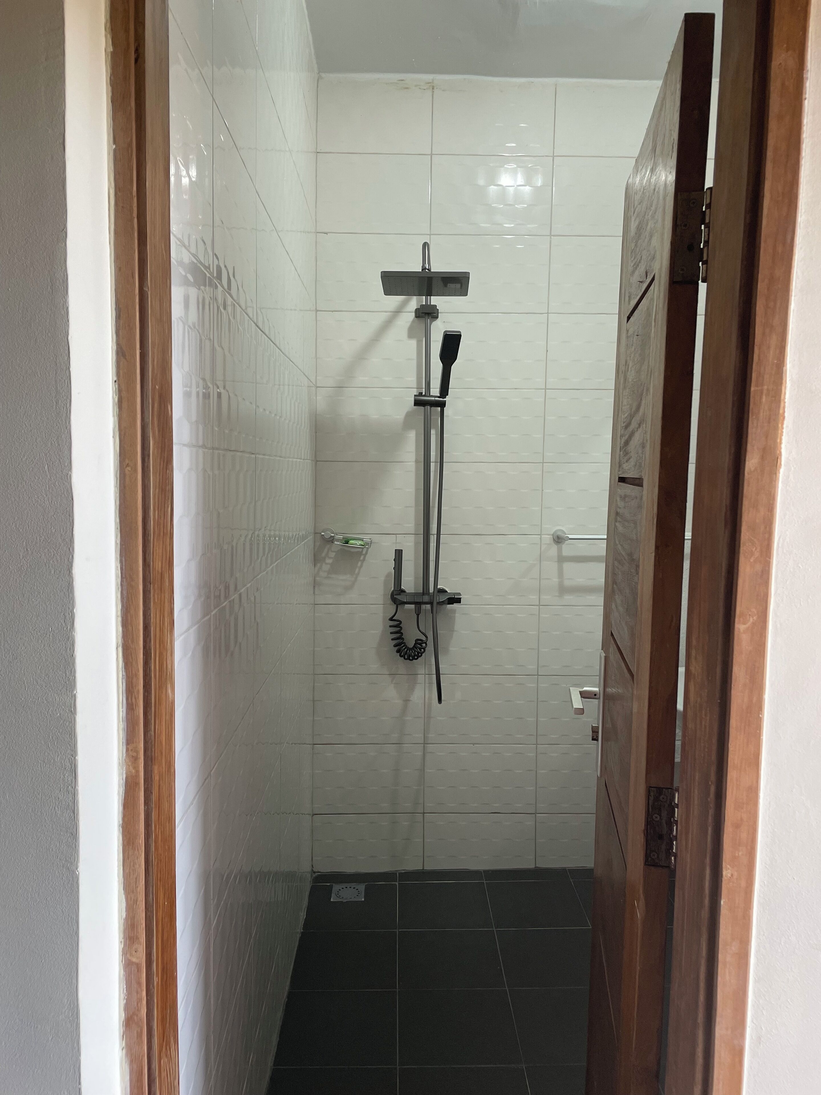 Deluxe Double Room, Ocean View, Beachside | Bathroom | Shower, towels, soap, toilet paper
