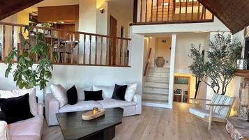 Smart TV, fireplace, stereo, computer monitors