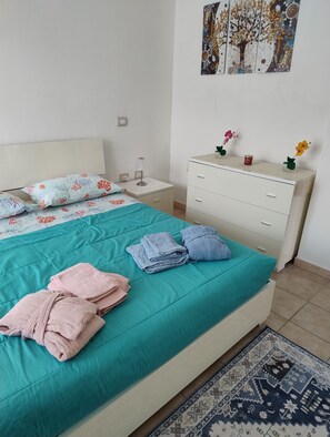 2 bedrooms, iron/ironing board, travel cot, WiFi - Conchiglia Magica Apartments - Albiano Magra - Lunigiana. (Toscana)
