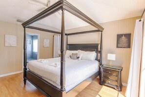 5 bedrooms, iron/ironing board, WiFi, bed sheets