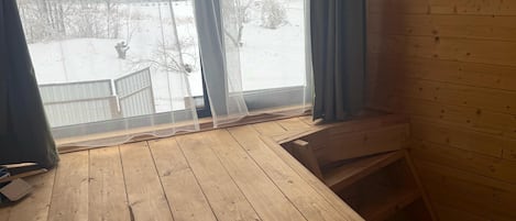 1 室のベッドルーム、WiFi