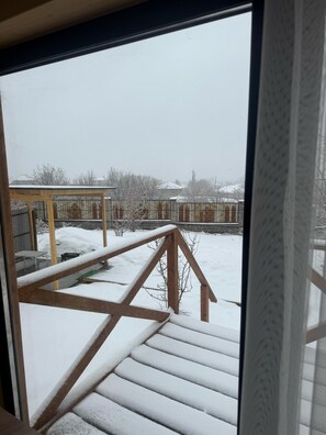 Interior - Cozy chalet in charming Almaty with AC, WiFi with mountain and city view. (Almaty)