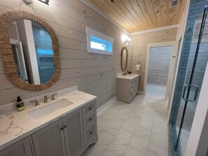 Dusche, Handtücher, Seife, Toilettenpapier