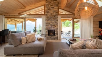 Televisión, chimenea