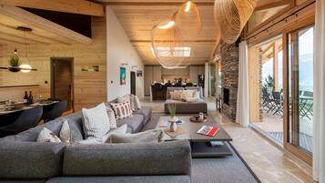 Televisión, chimenea