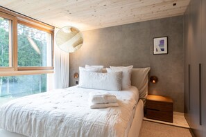 5 bedrooms, free WiFi, bed sheets