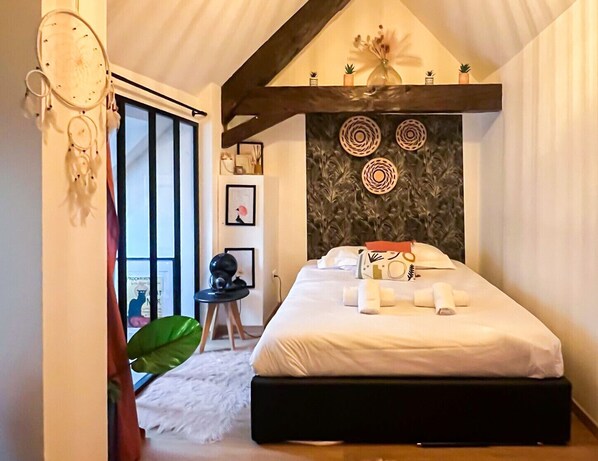 1 slaapkamer, een strijkplank/strijkijzer, gratis wifi, beddengoed