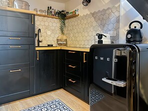 Fridge, microwave, dishwasher, coffee/tea maker