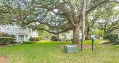 2-bedroom condo in charming Pensacola with AC, WiFi
