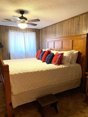 3 makuuhuonetta, silitysrauta/-lauta, Wi-Fi, vuodevaatteet