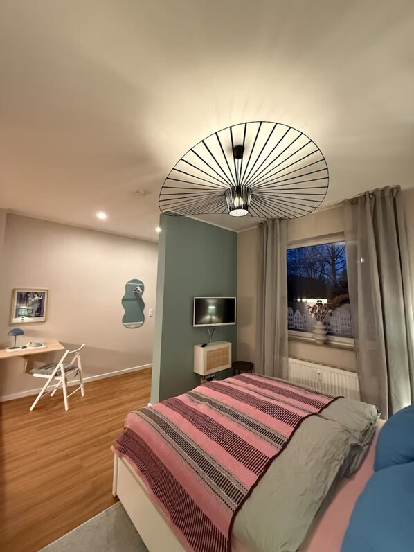 1 Schlafzimmer, Reisekinderbett, kostenloses WLAN, Bettwäsche