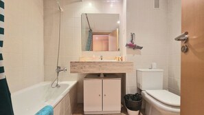 Appartement, 1 chambre, balcon, vue jardin | Salle de bain